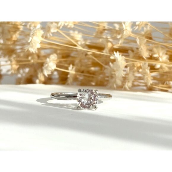 Minimalist Silver Toned Vintage Solitaire Cubic Zirconia Gemstone Ring - sz 8 - Picture 9 of 10